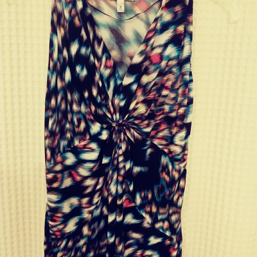 Sleeveless Chaus multicolored top.